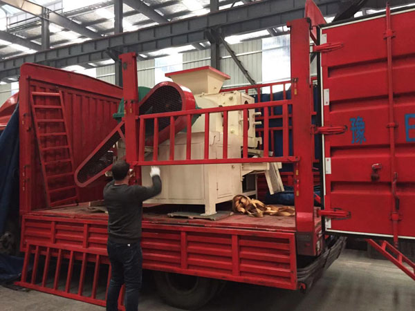 優聚澤耀礦粉壓球機發往丹陽忠華特鋼